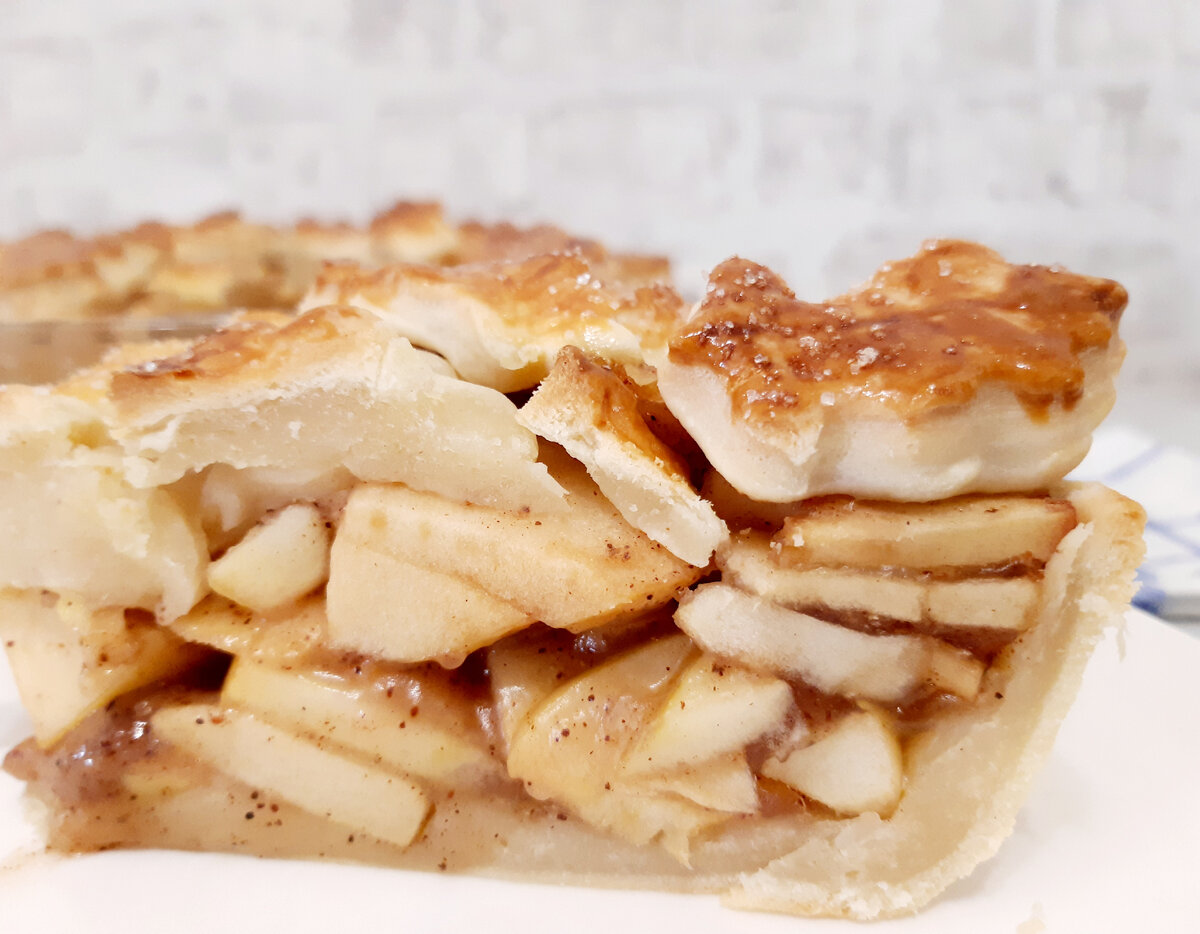 Внутренний мир пирога, с огромным количеством начинки. 