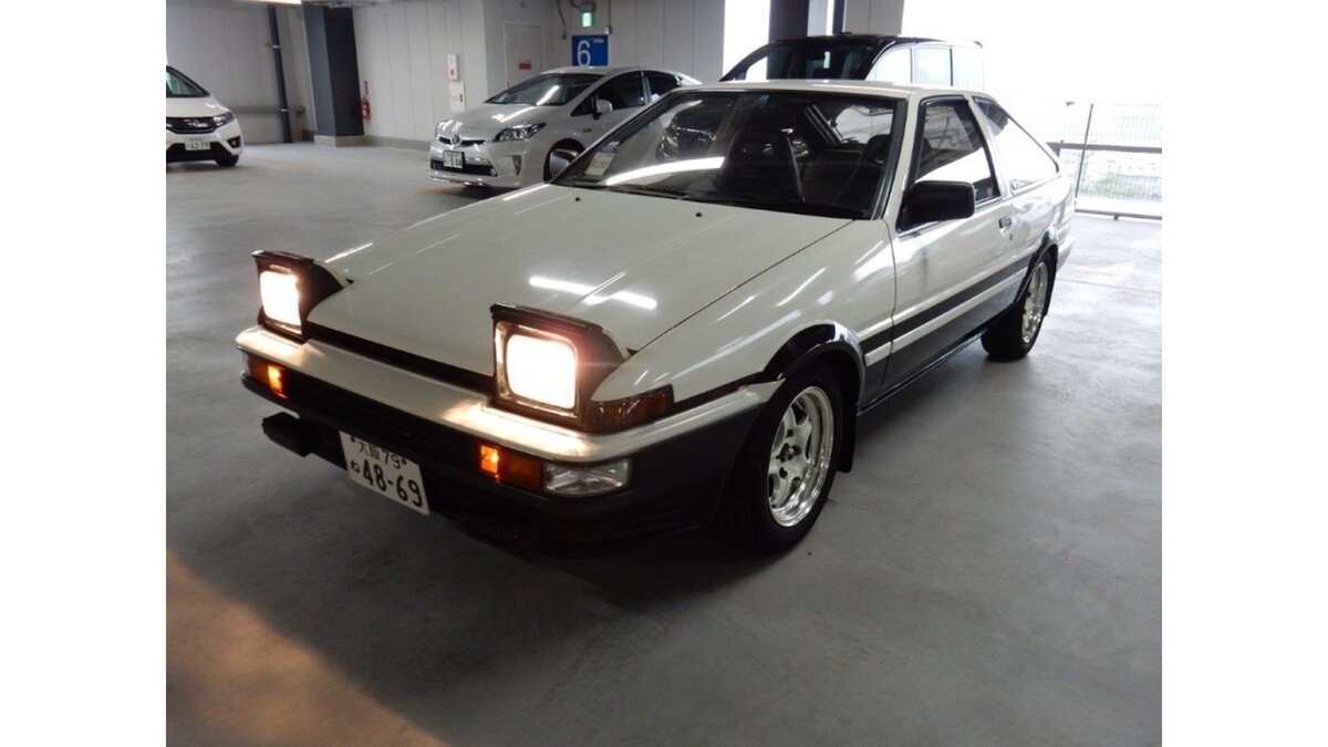 фотография Toyota Sprinter Trueno GT-APEX 3door (AE 86)