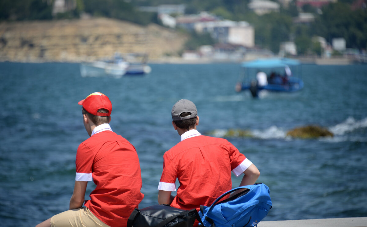 Школьники на набережной Севастополя // Туристический портал Республики Крым 
