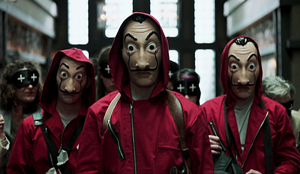 Маска с лицом Сальвадора Дали выбрана грабителями не случайно. Она часто обыгрывается в сюжете, а к 3-му сезону вырастает до символа сопротивления.