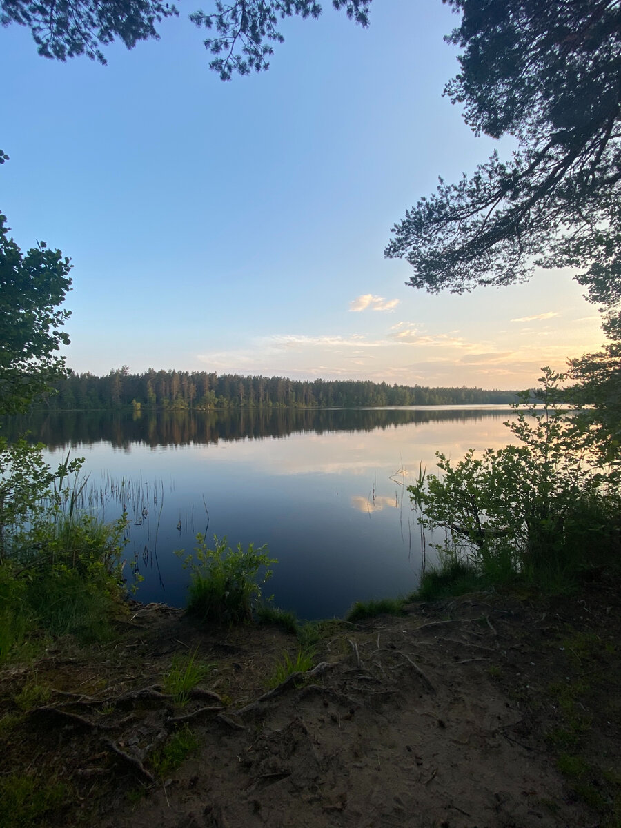 Тихо, спокойно. Людей почти нет, не смотря на выходные