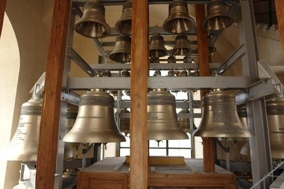 Карильон звонницы Петропавловского собора. Источник Яндекс. Картинки