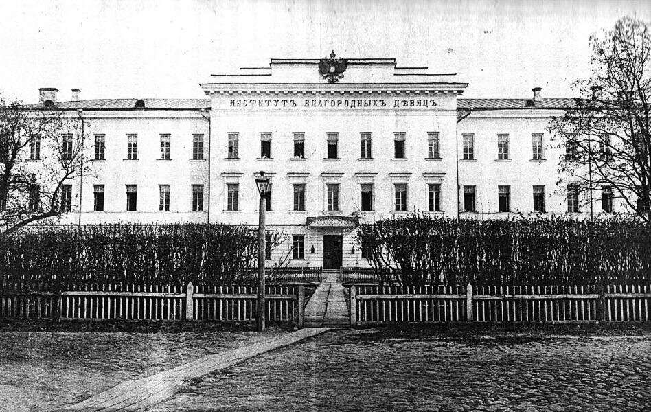 Здание института благородных девиц в Полтаве. (Источник: Википедия).