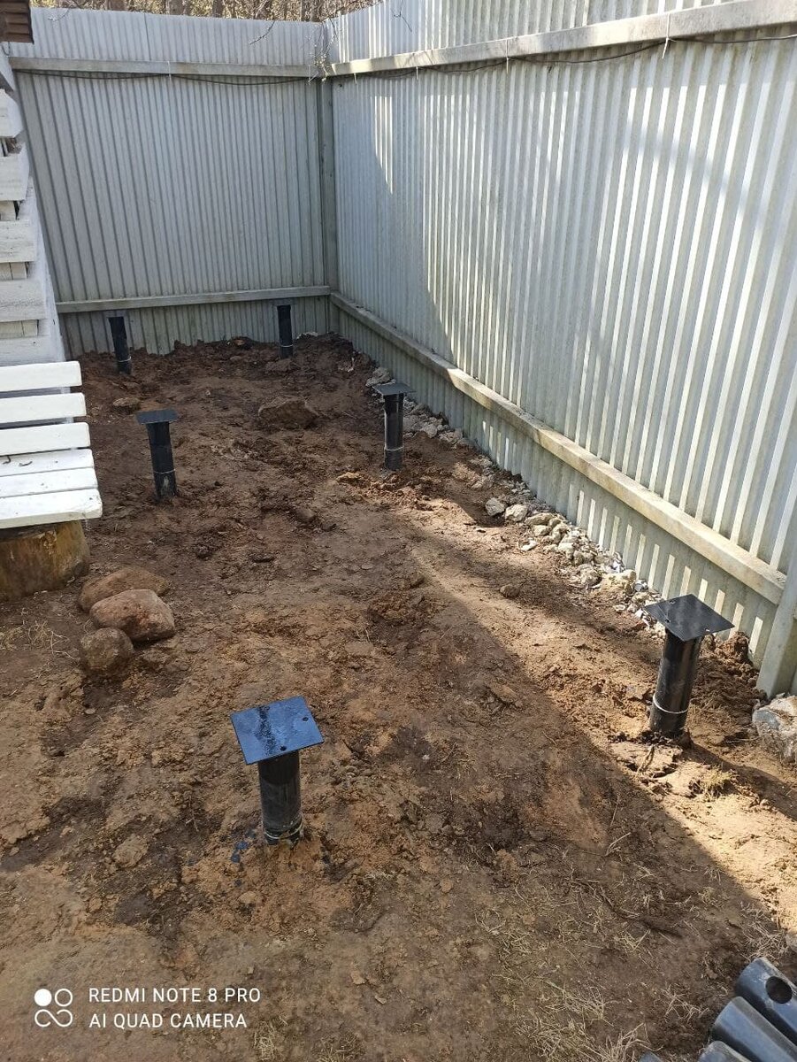 Пристройка на винтовых сваях к дому