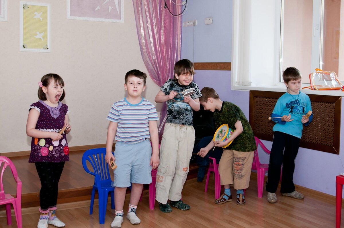 моего сразу видно, вон он, по центру. на фотографии ему 7 лет, а в жизни уже 19 скоро. фото из личного архива автора 