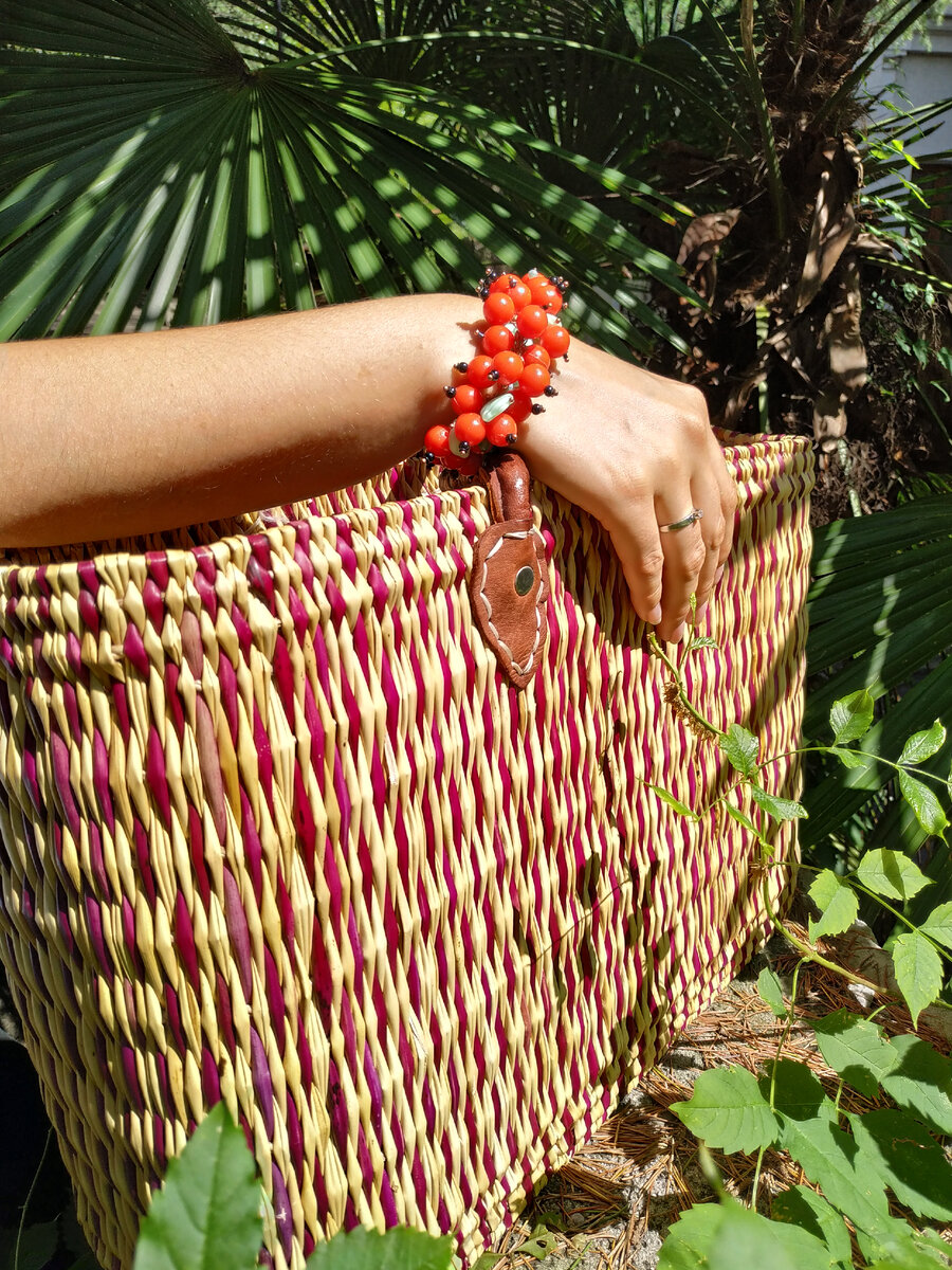 Моё хобби- создание украшений. А это первый браслет, созданный в Сочи. Браслет ягоды. 