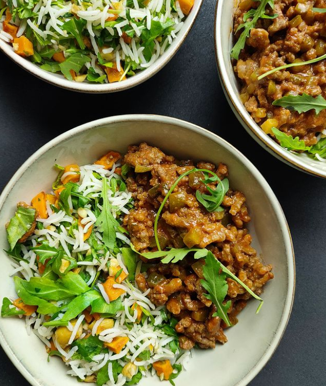 Рис с мясом. Источник: Скриншот рецепта ohmyborsh в Instagram