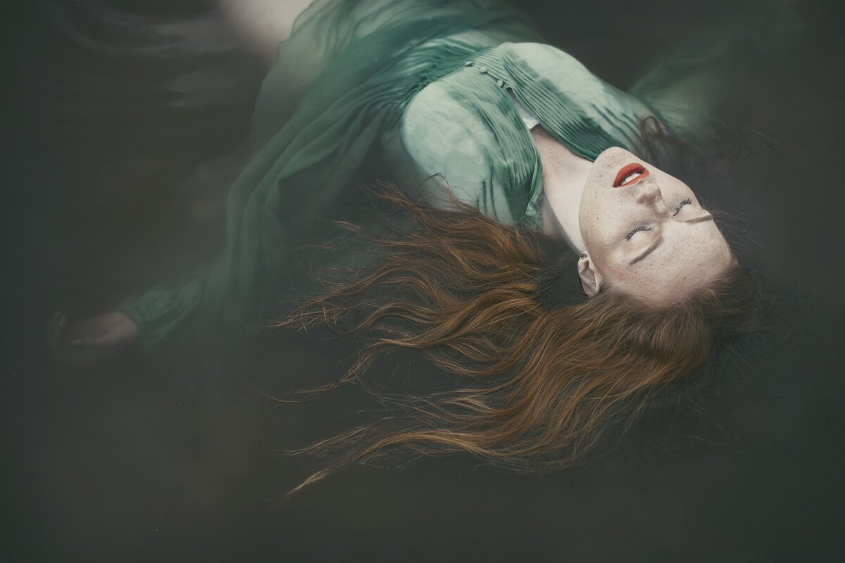 Так запомните, наш туман теплый и имеет запах, а сторонний туман другой… Холодный и мертвый. Ни шага, ни полшага делать туда нельзя...