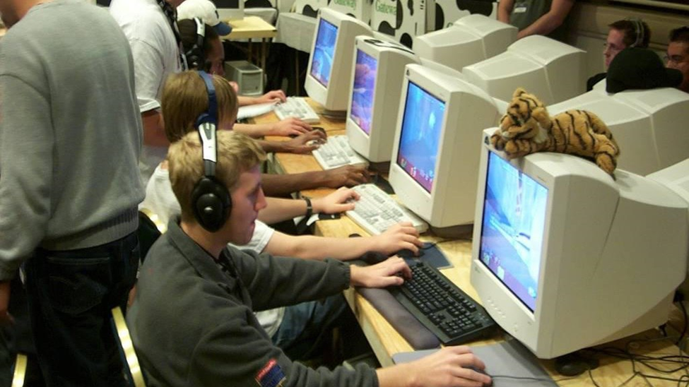 Фото с компьютерного клуба, где проводились киберспортивные соревнования