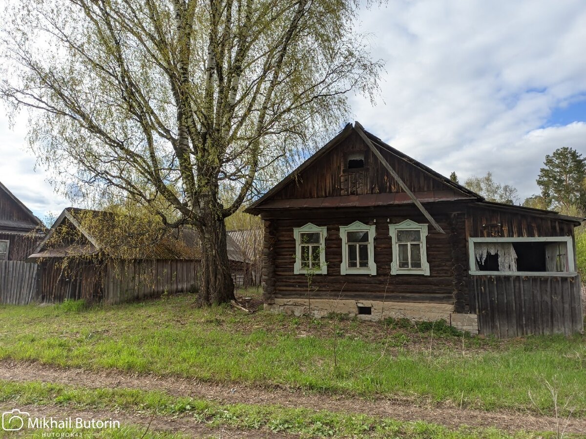 Дизайн дверей в стиле крестьянской усадьбы