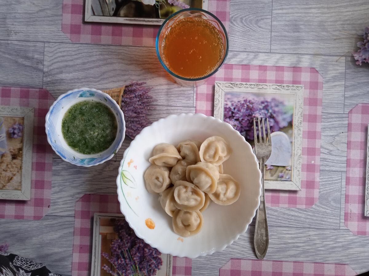 Соус очень вкусный. Я остатки просто куском хлеба вымокала. Сто лет за собой такого поведения не замечала. 