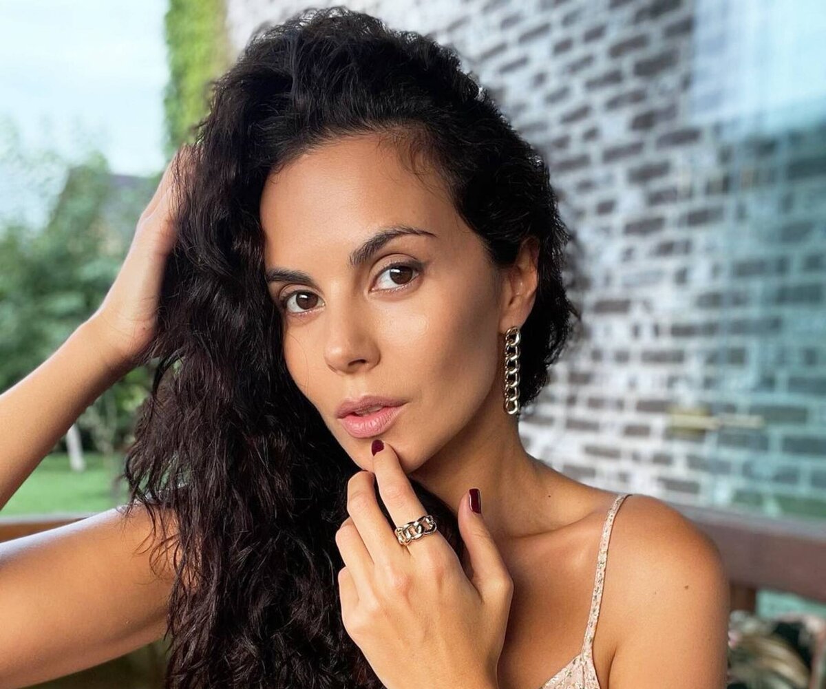     «Я не беременна! А вот моего мужа парализовало»: Настя Каменских сделала личные признания