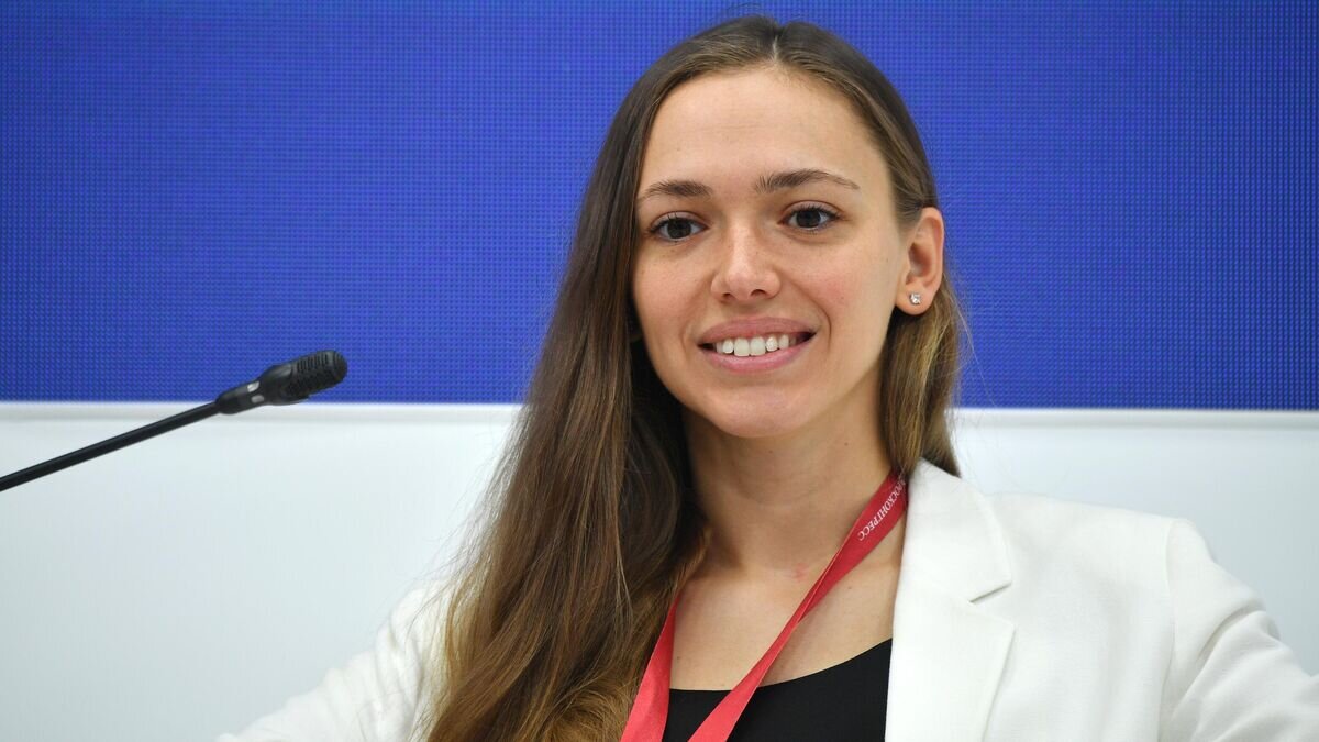    Руководитель, Федеральное агентство по делам молодежи Ксения Разуваева во время сессии "Зеленая" суббота: день экологии"© РИА Новости / Евгений Биятов
