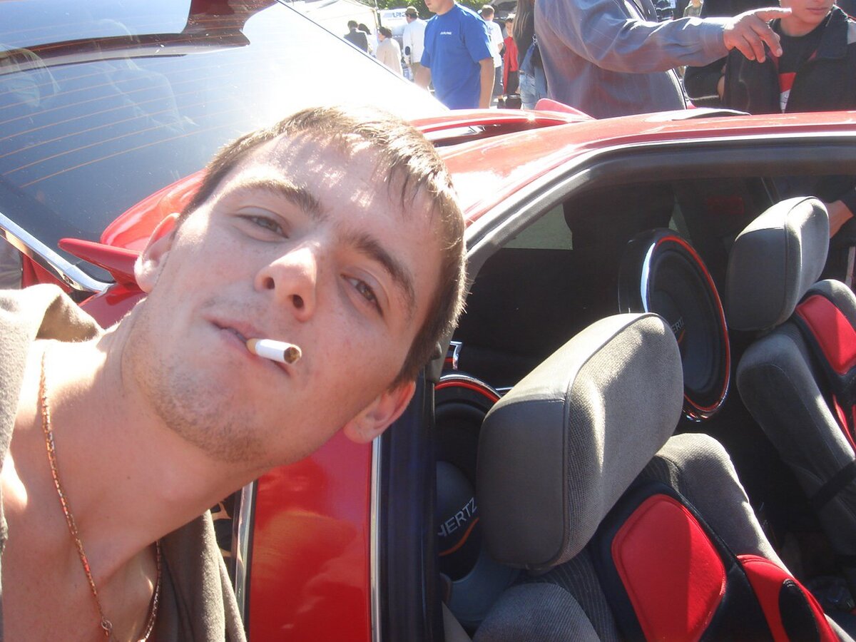 Самая детская фотография, что есть в телефоне. Тут ребёнку лет 20 😬