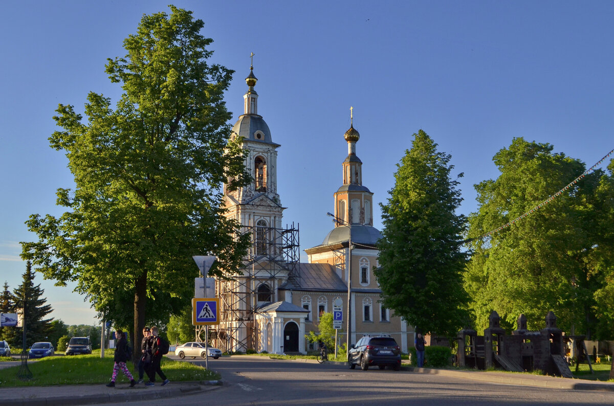 Небольшой волжский городок: немного потрепанный, но весьма уютный и  ориентированный на туризм | Путешествия по городам и весям | Дзен