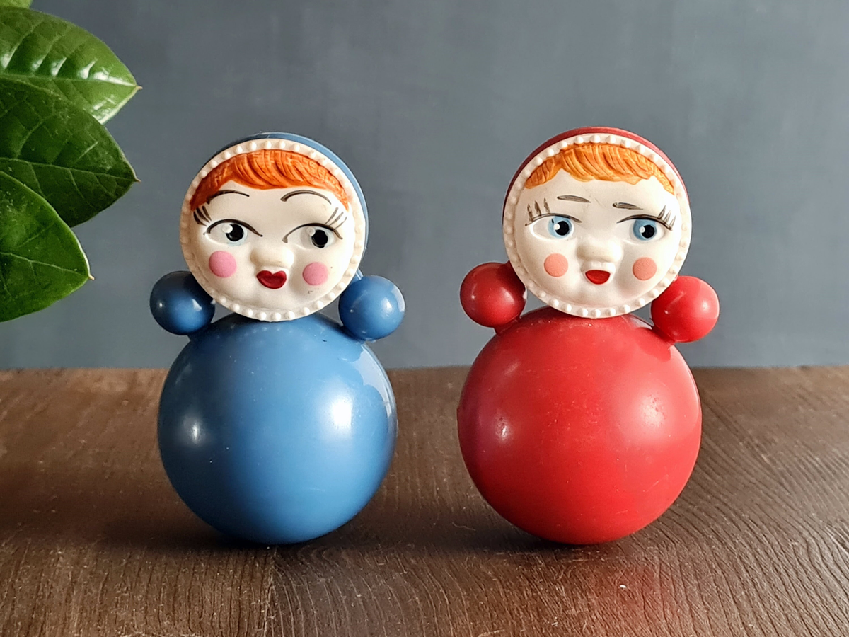 Неваляшка Ванька встанька советские. Roly Poly каталка неваляшка. Неваляшка игрушка пластиковая СССР. Торт неваляшка.