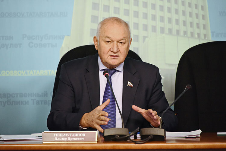   Ильдар Гильмутдинов: «Мы бы хотели видеть в концепции механизмы полилингвального и билингвального образования» Фото: gossov.tatarstan.ru
