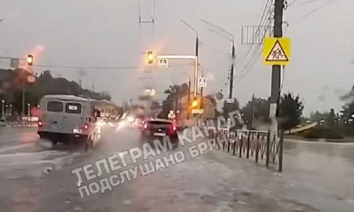    Брянск снова залило ливнем – коммунальщики спят?.. Евгений Антюхов