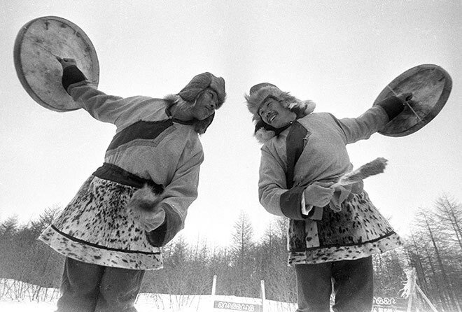 Нивхский танец с бубнами. Сахалин, 1985 год