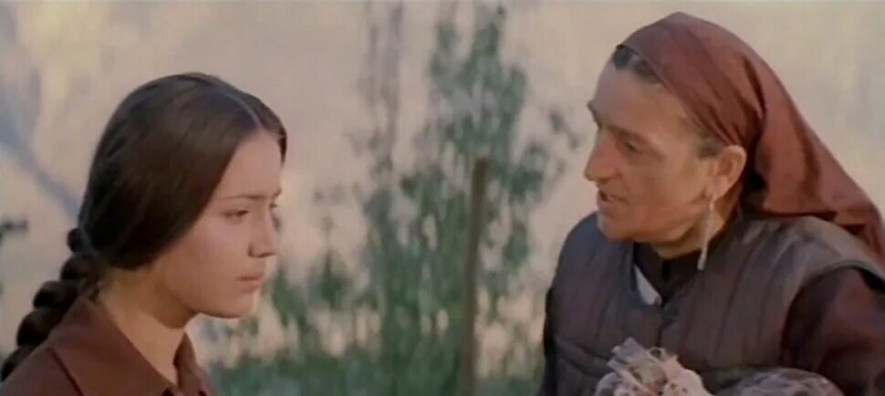 Мама Асиат уговаривает ее выйти замуж 