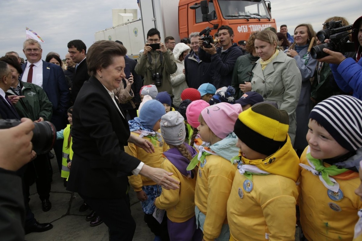    Югорчане выпустили в Иртыш более трех тысяч маленьких осетрят