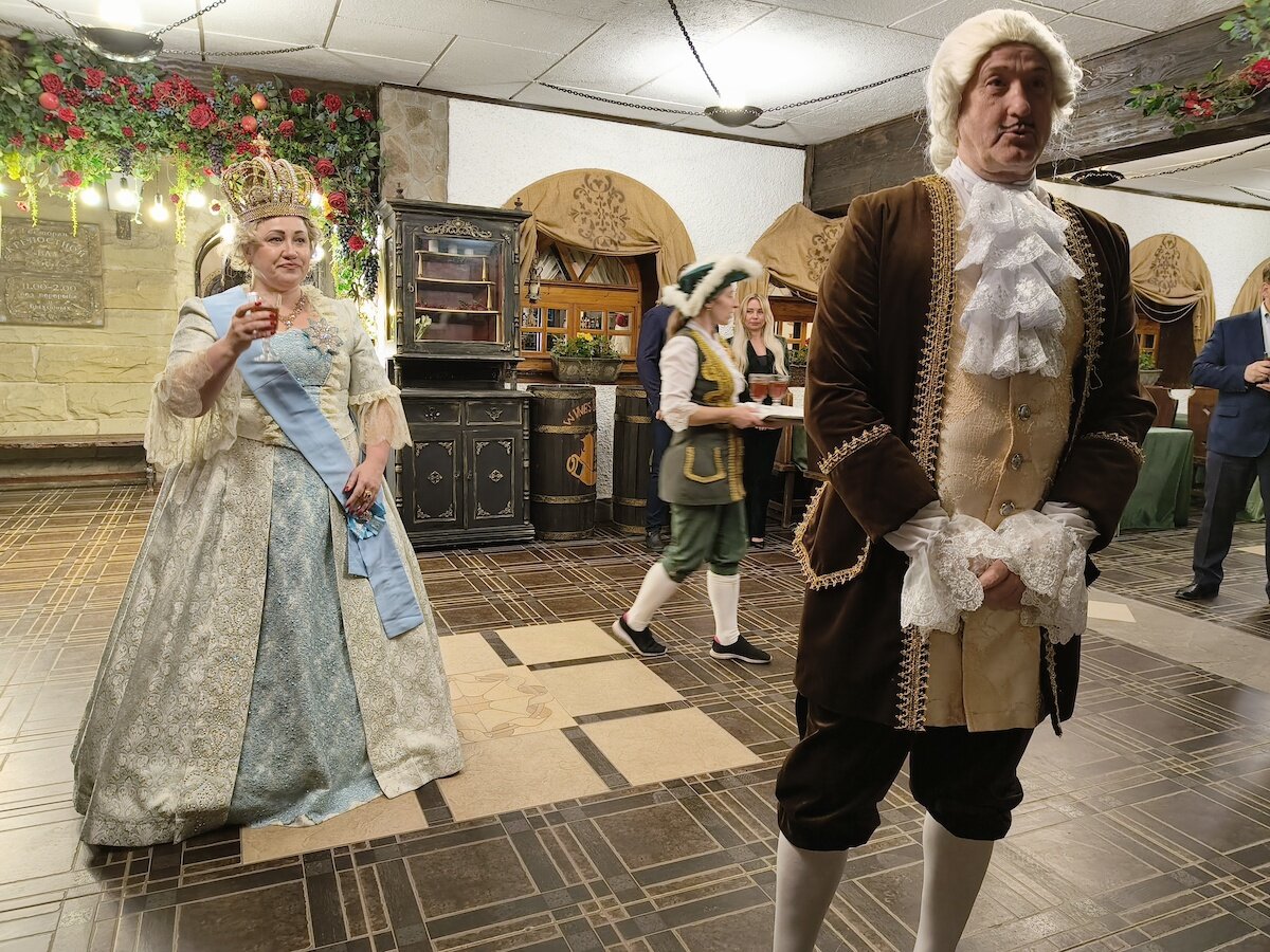 Петровские яства на земле казаков. Вот как встречают в ресторане-музее "Крепостной вал" города Азова 