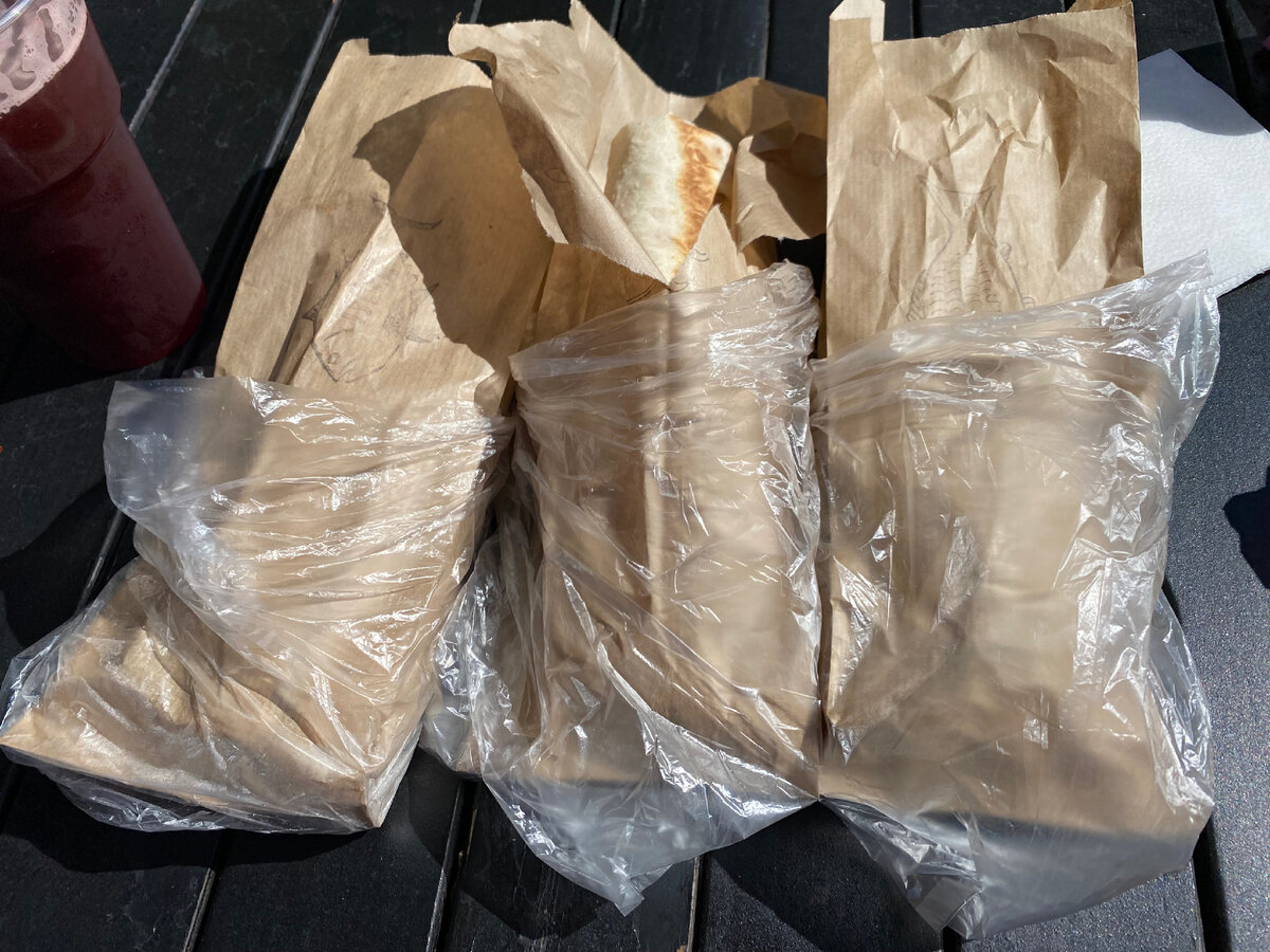 Трое из ларца, одинаковы с лица. Но каждая со своим внутренним миром! Откусанные фотографировать не стала, как-то не это самое, мне кажется.