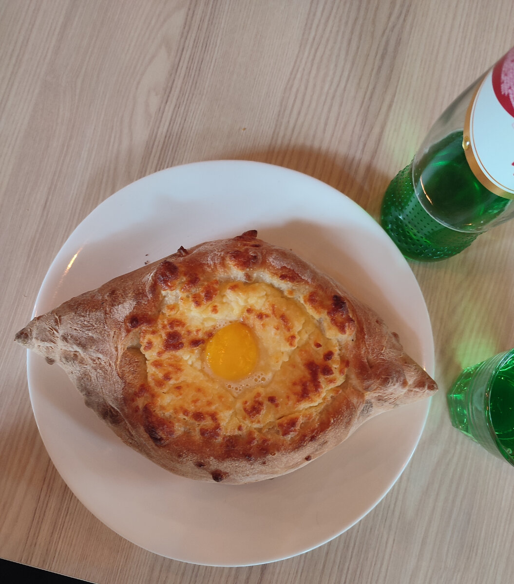 Можно ещё заказать напитки, картошку фри, пиццу и овощной салат. 