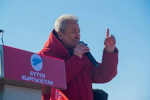 Адахан Мадумаров на митинге. Фото с сайта kloop.kg