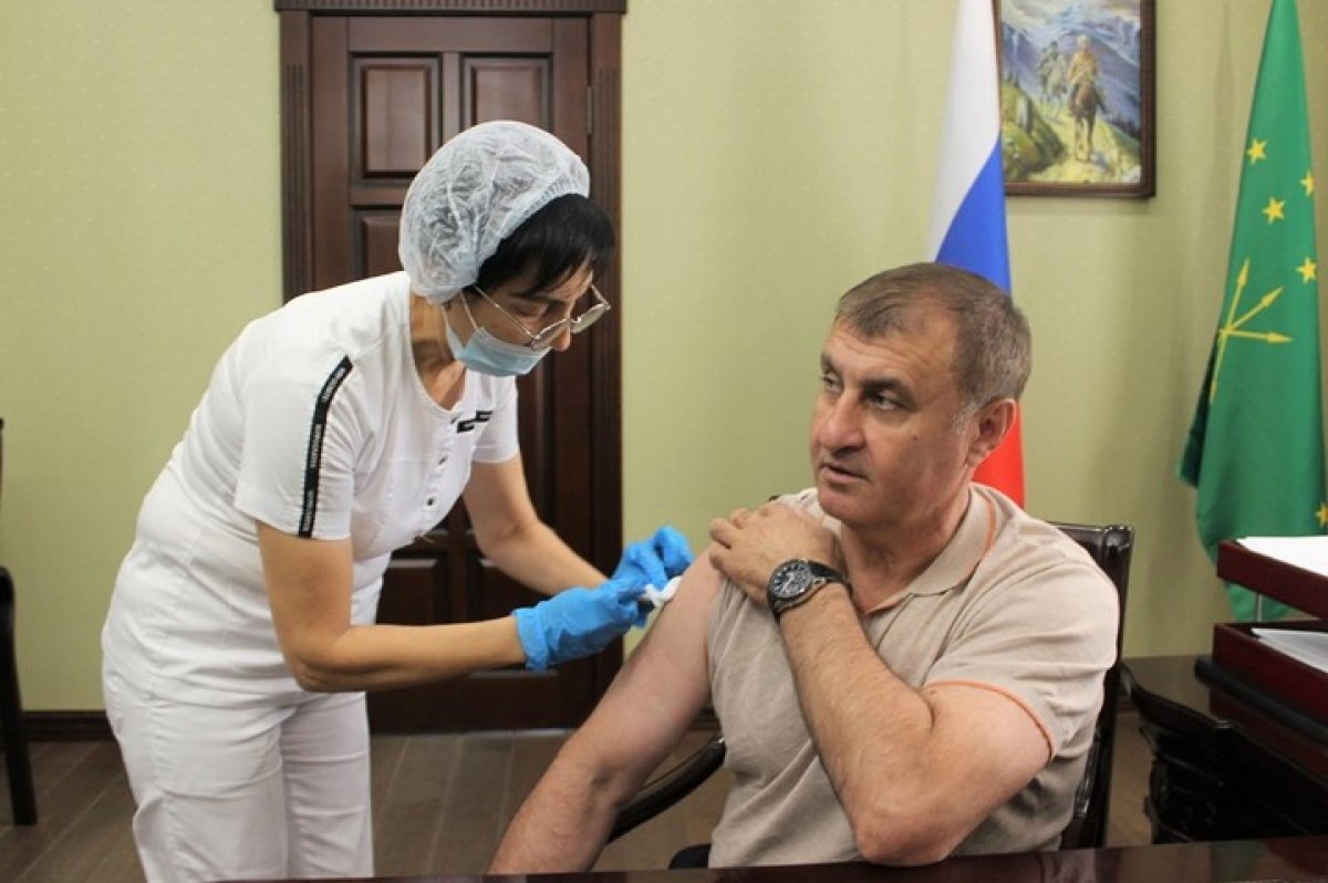    В Тахтамукайском районе продолжается вакцинация против гриппа