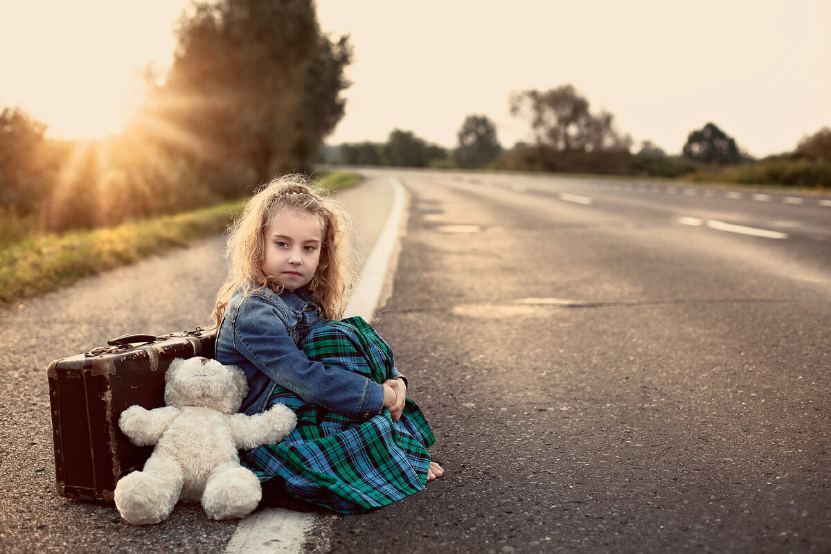 Источник: https://s1.1zoom.ru/big7/664/Roads_Teddy_bear_Little_486815.jpg