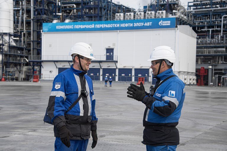 Омский нефтеперерабатывающий завод. Катализаторы в промышленности. Нефтяной завод омск. Омский нефтезавод ночью. Омский нпз.