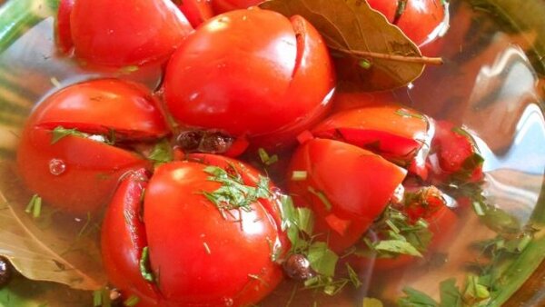 Есть ли польза в маринованных помидорах?