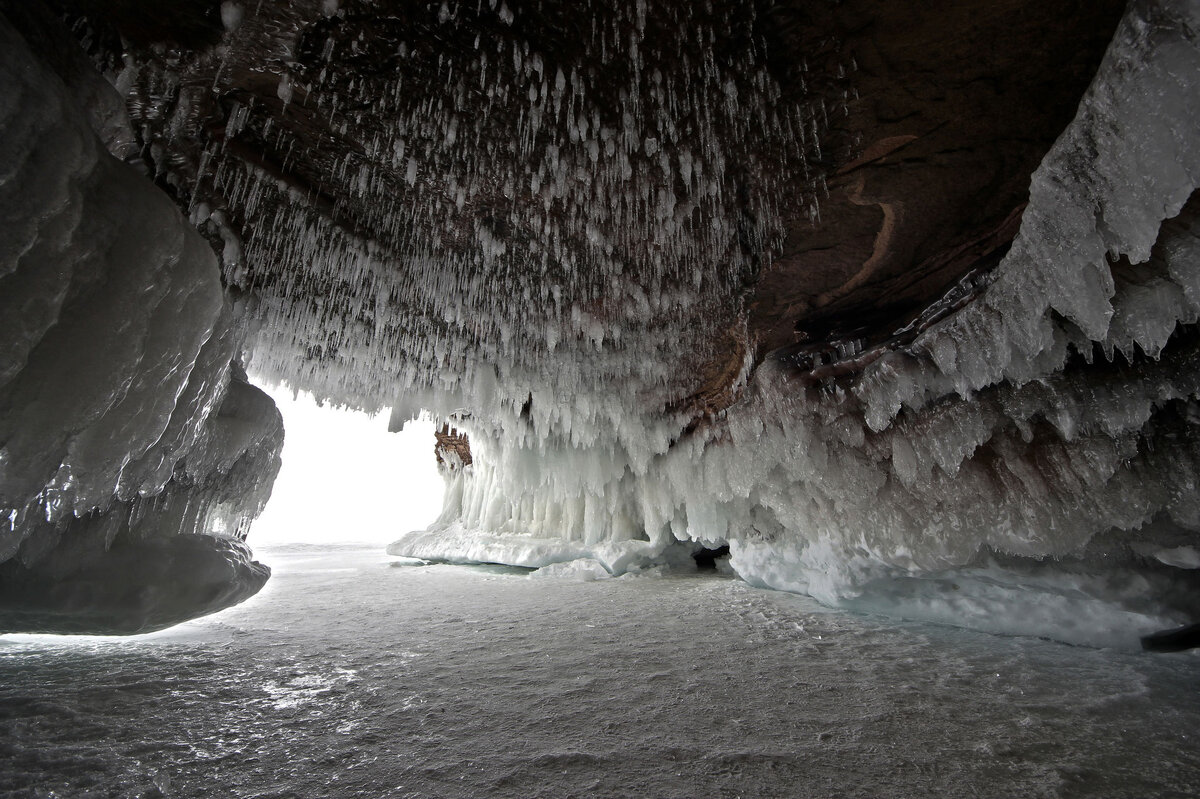 Сне́жная пещера Абхазия