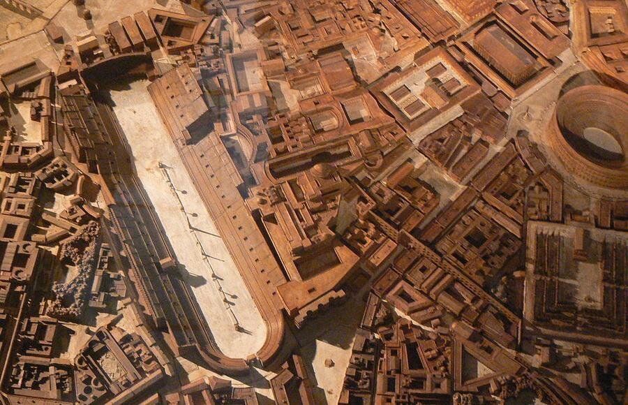 Модель Рима 4 века с Большим цирком. Источник: wikipedia.org 
