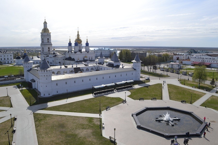 Тобольский кремль тюменская область тобольск красная площадь. Тобольский Кремль. Тюменская область Тобольск красная площадь Тобольский Кремль. Башня в Тобольске Кремля. Тобольский Кремль с высоты.