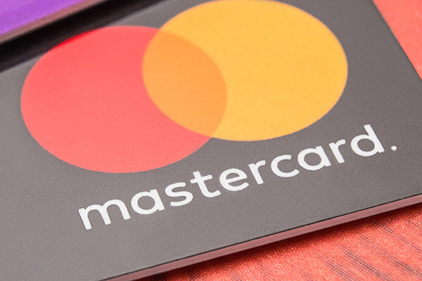 MasterCard – это известная международная платёжная система. Доля этой компании на рынке составляет около 20%. Мастеркард появилась на мировой арене в 1966 году, и с тех пор популярность компании среди инвесторов только растет. Ежегодный доход компании превышает миллиард долларов. Акции MasterCard можно найти на NYSE бирже.