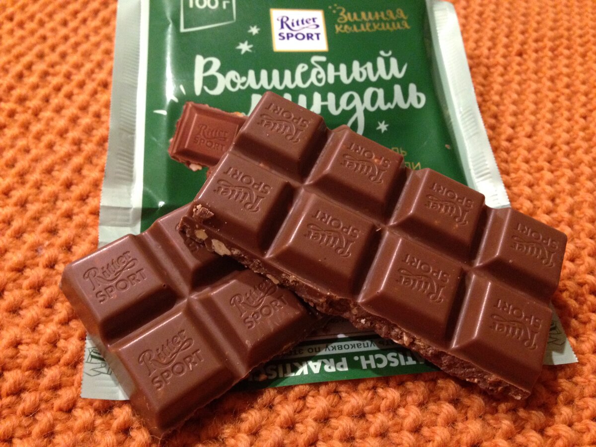 Миндаль в шоколаде довольно мелко дроблёный, хотя встречаются кусочки и покрупнее