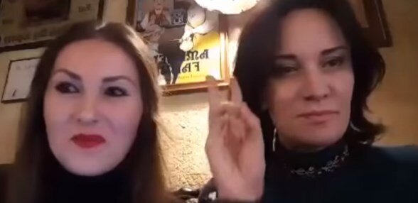 Депутат ВРУ от партии "ЕС" София Федина(слева) и активистка Маруся Зверобой(справа). Источник :taksisto.livejournal.com