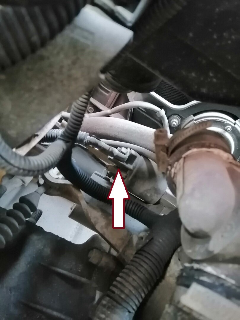 АКБ разрядился, а двери не открываются с ключа, рассказываю как открыть авто хитрым способом