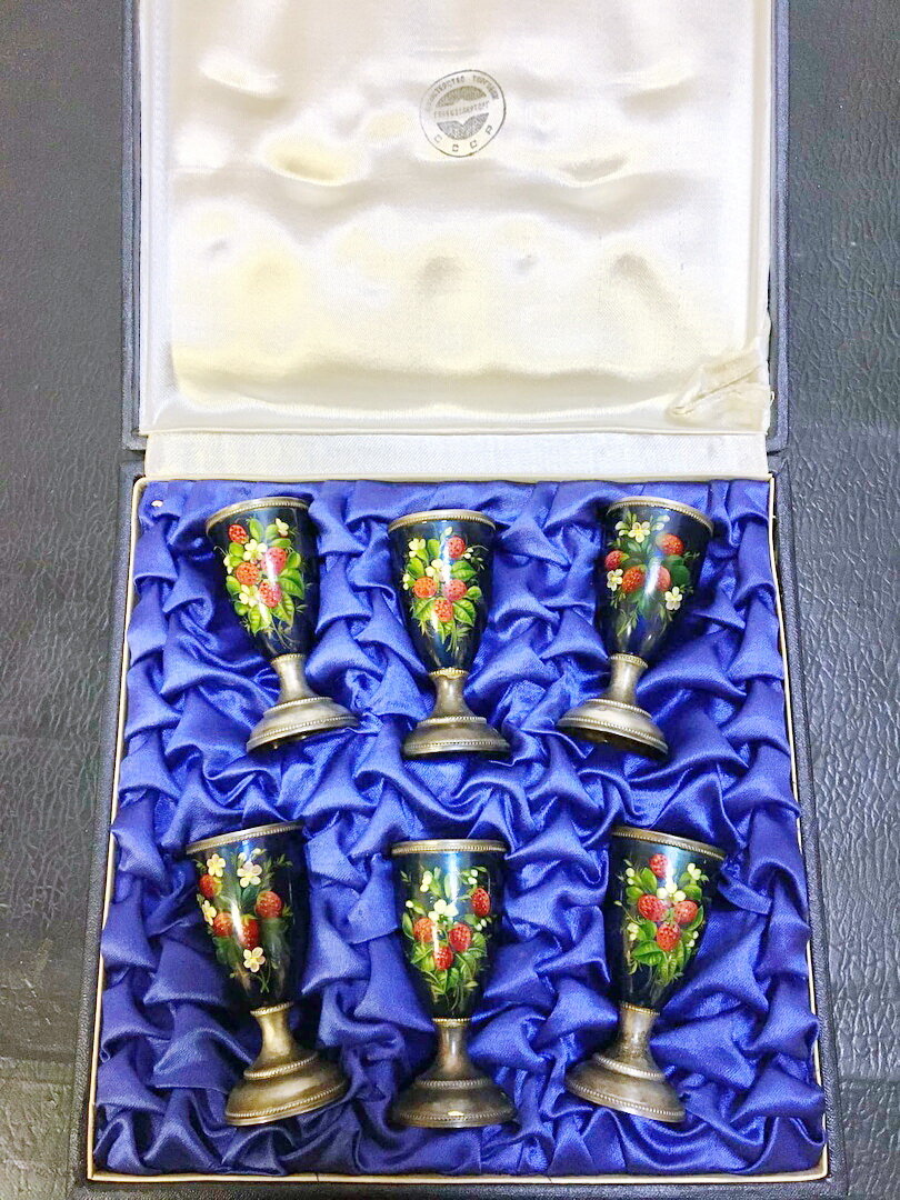 Листайте вправо. Фотографии взяты с аукциона.