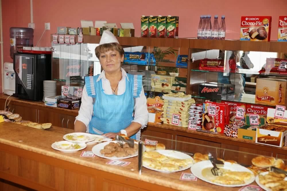 Школьный буфет. Буфет в школьной столовой. Буфеты в школьных столовых. Школьная столовая буфет. Буфет в столовой школы.