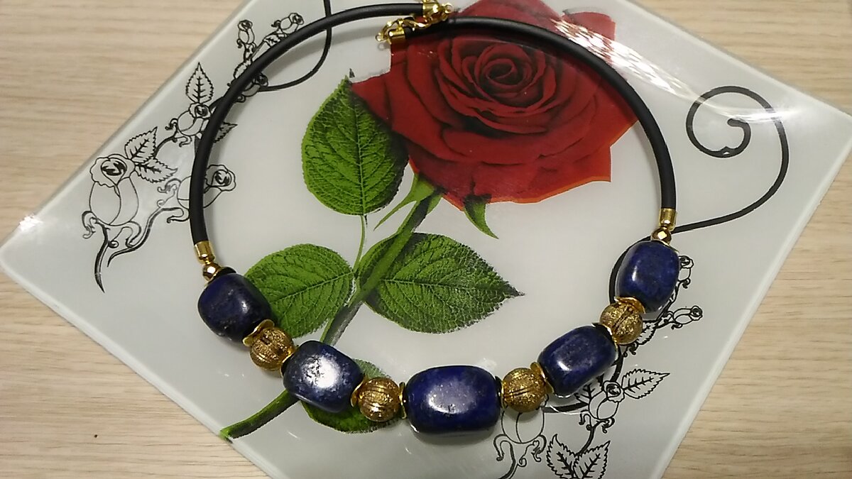 Колье с лазуритом