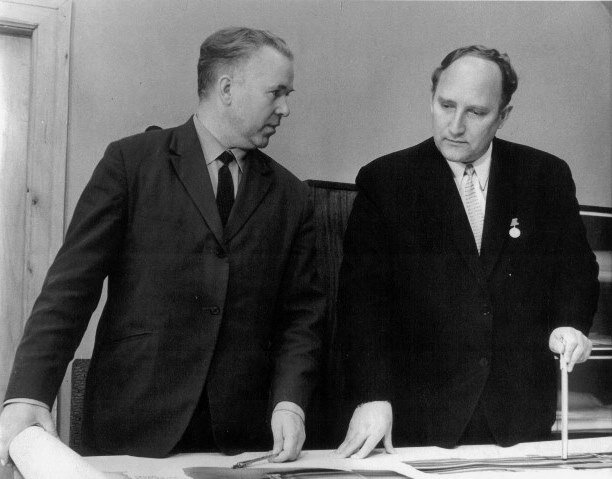 Легендарный тандем конструкторов. Василий Грязев (слева), Аркадий Шипунов (справа)
