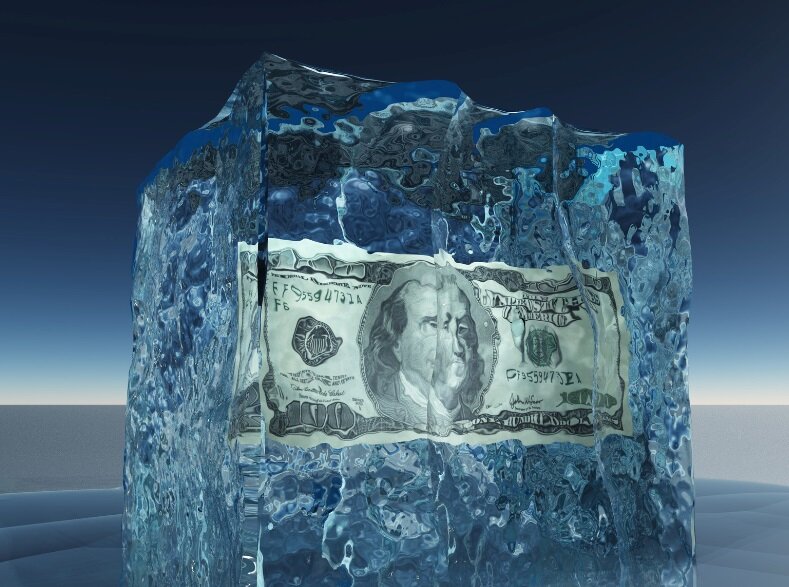 Риск заморозить на несколько лет собственные накопления в долларе существует и сейчас.