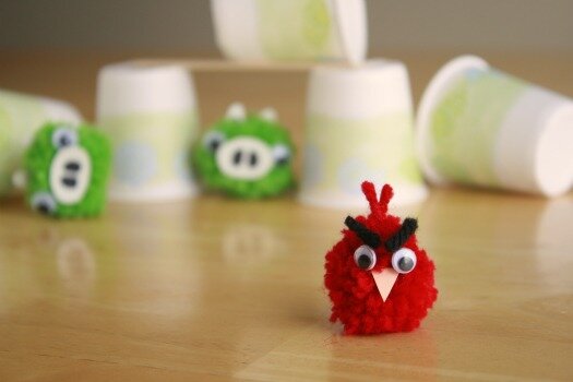 Одноразовая посуда и декор для оформления детского праздника в стиле Энгри Бёрдз (Angry Birds)