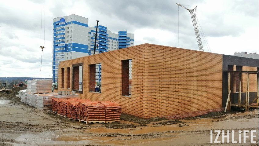 Школа строится по нацпроекту «Образование», стоимость объекта по договору составляет более 342 млн рублей Фото: Екатерина Ардашева