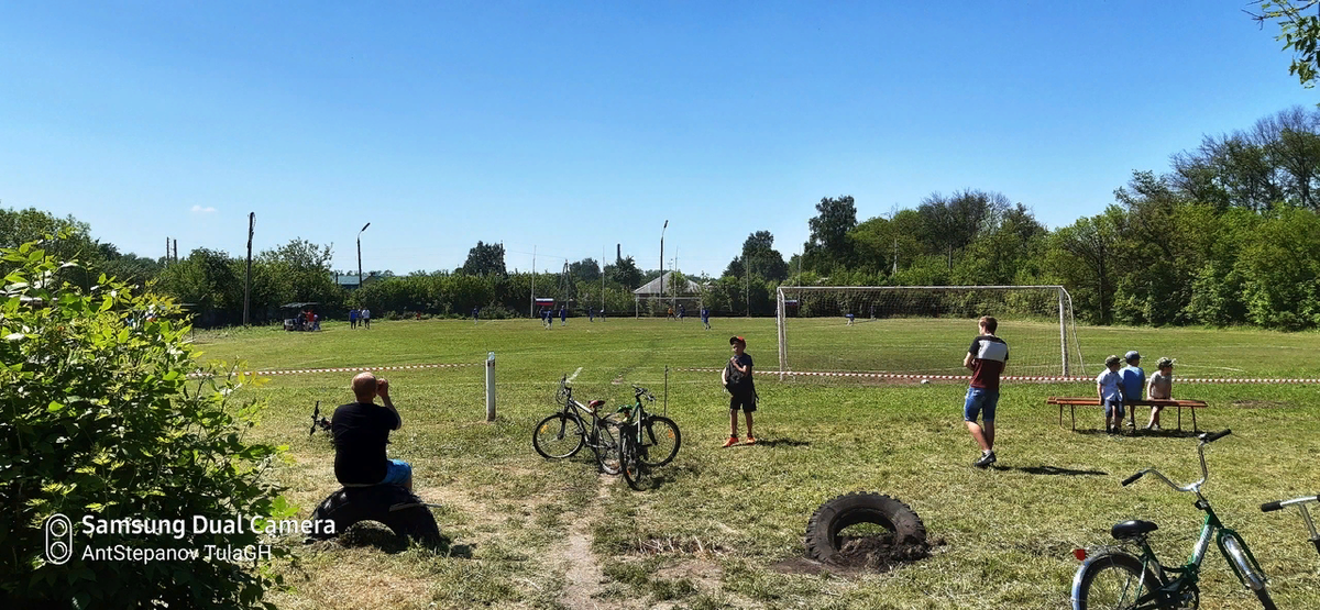 Вид с дороги на поселковый стадион. 