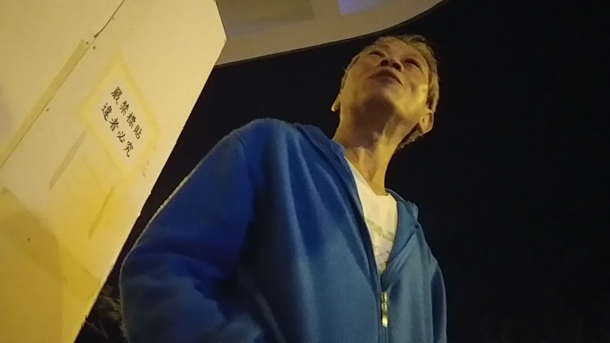 Дедушка-гей предлагал угостить меня в ресторане. От него было не отвязаться, пришлось убегать...