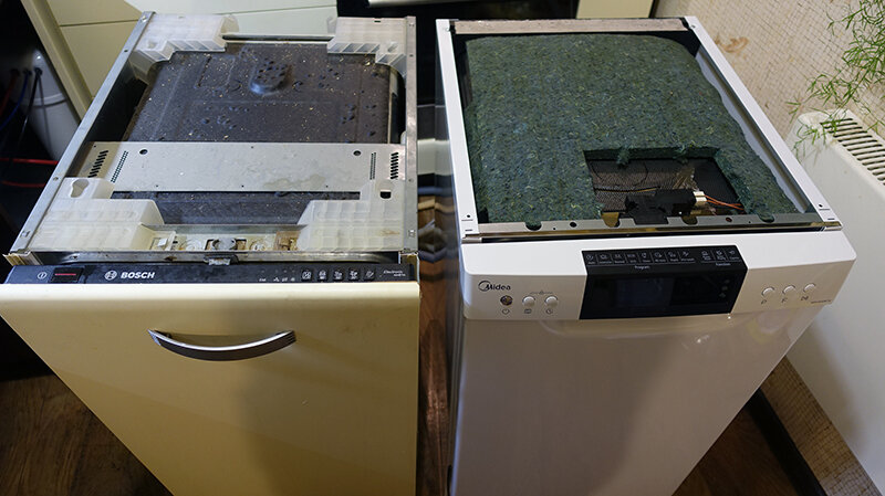 Слева - наша старая машинка, справа - Midea MFD 45S500 W